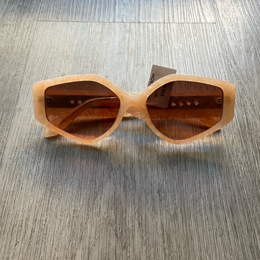 quay australia hot goosip pink geometric grommet detail y2k cat eye sunglasses